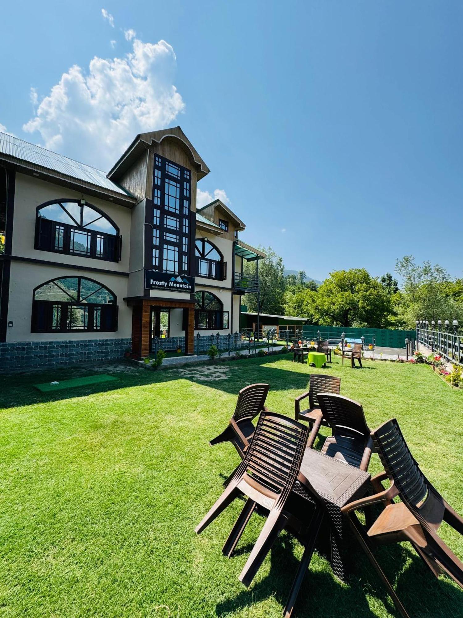 Frosty Mountain Resort Pahalgam Ngoại thất bức ảnh
