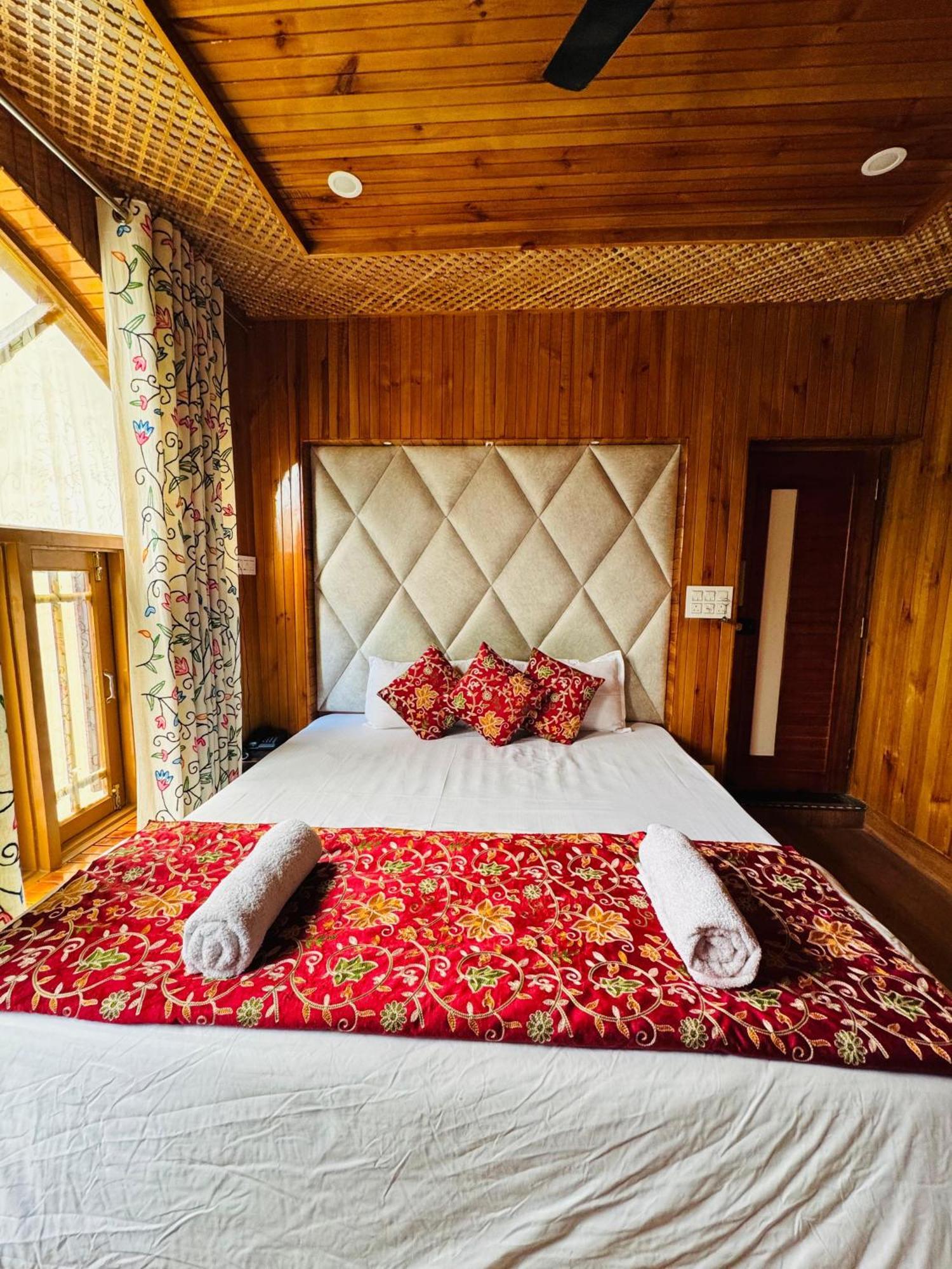 Frosty Mountain Resort Pahalgam Ngoại thất bức ảnh