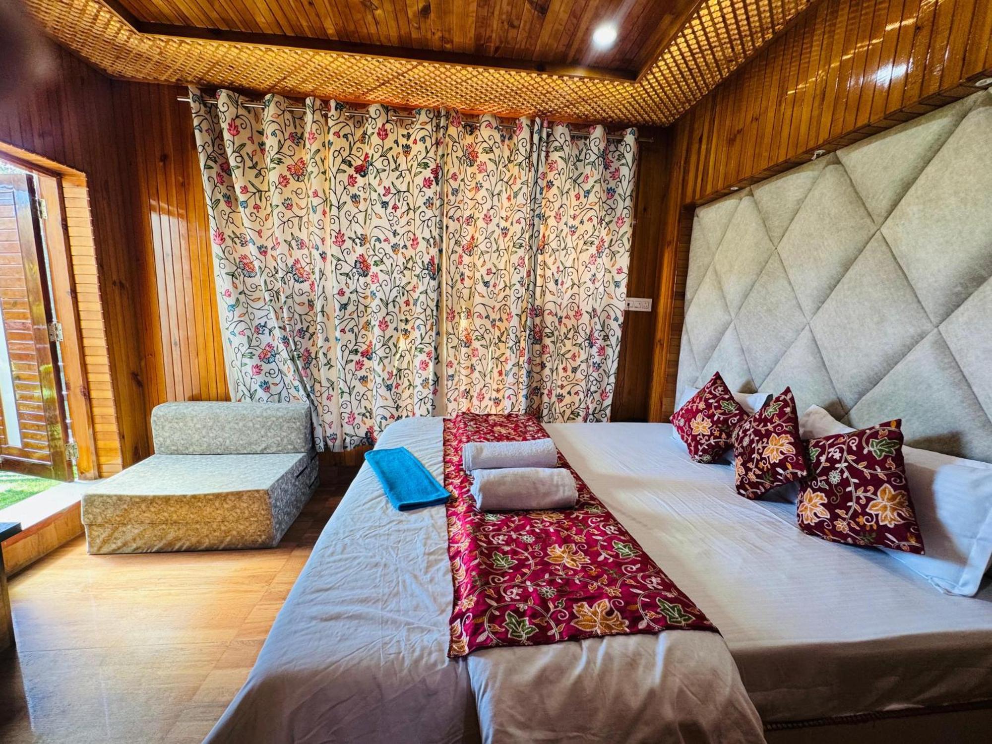 Frosty Mountain Resort Pahalgam Ngoại thất bức ảnh