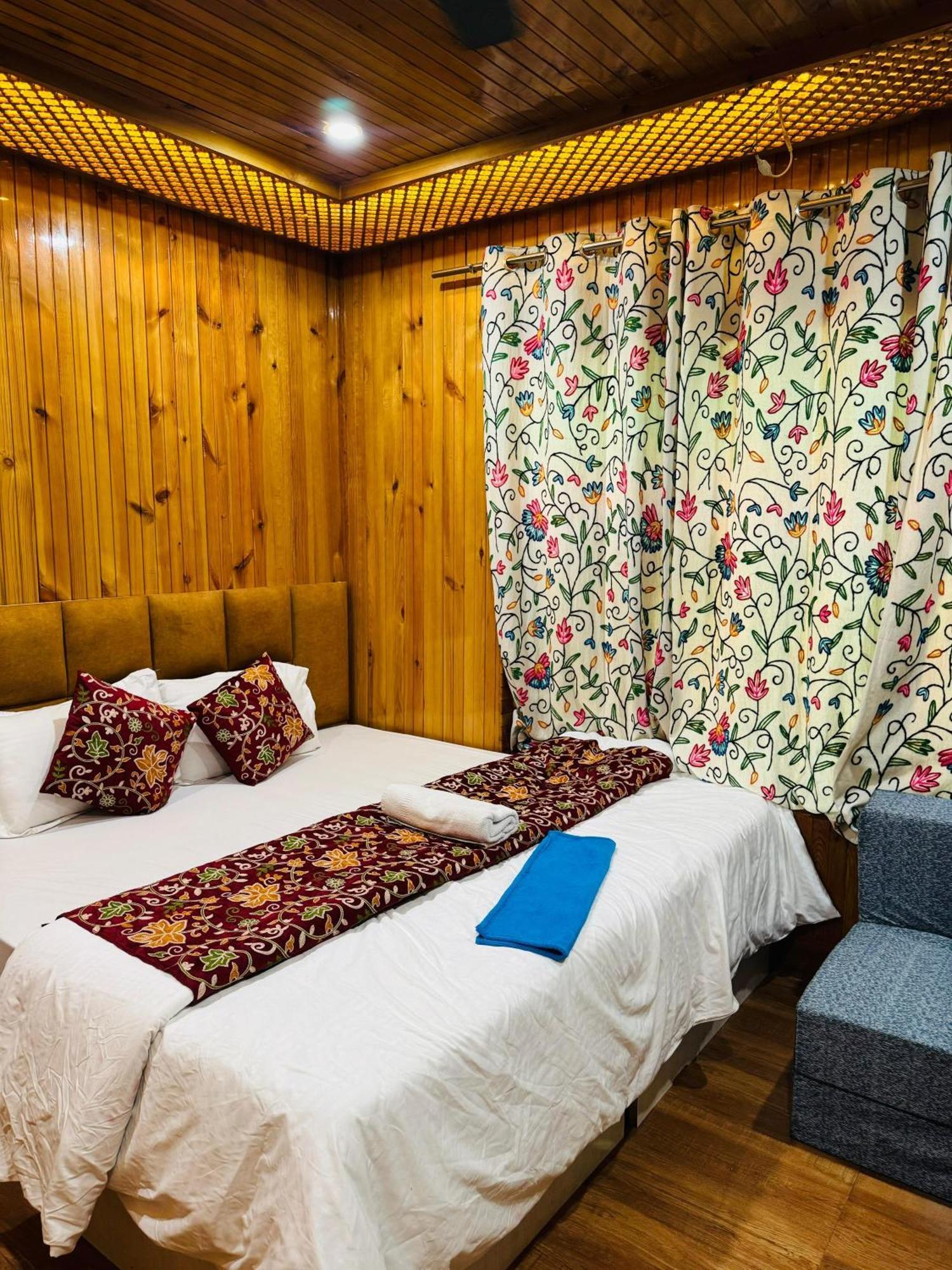 Frosty Mountain Resort Pahalgam Ngoại thất bức ảnh