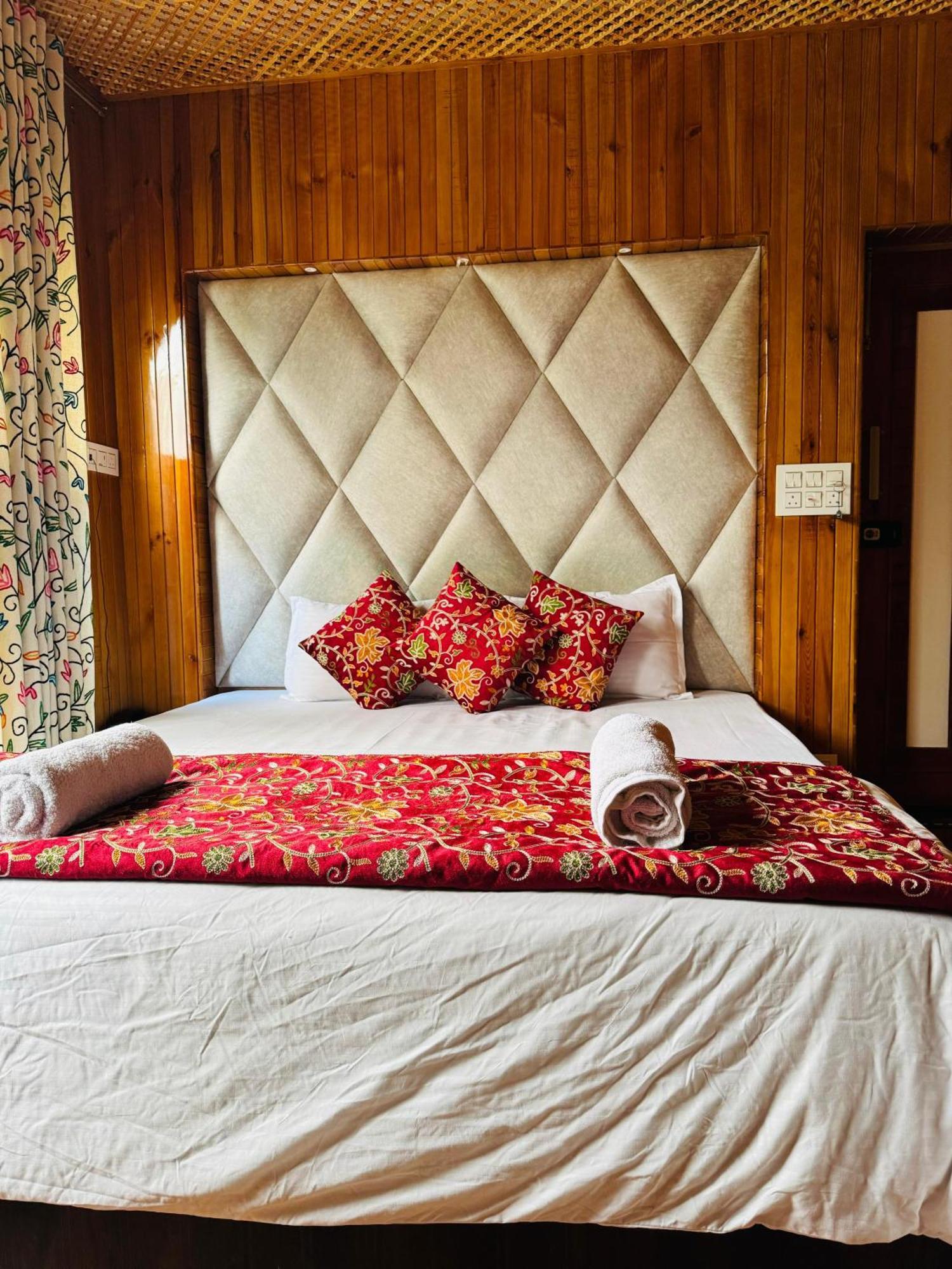 Frosty Mountain Resort Pahalgam Ngoại thất bức ảnh