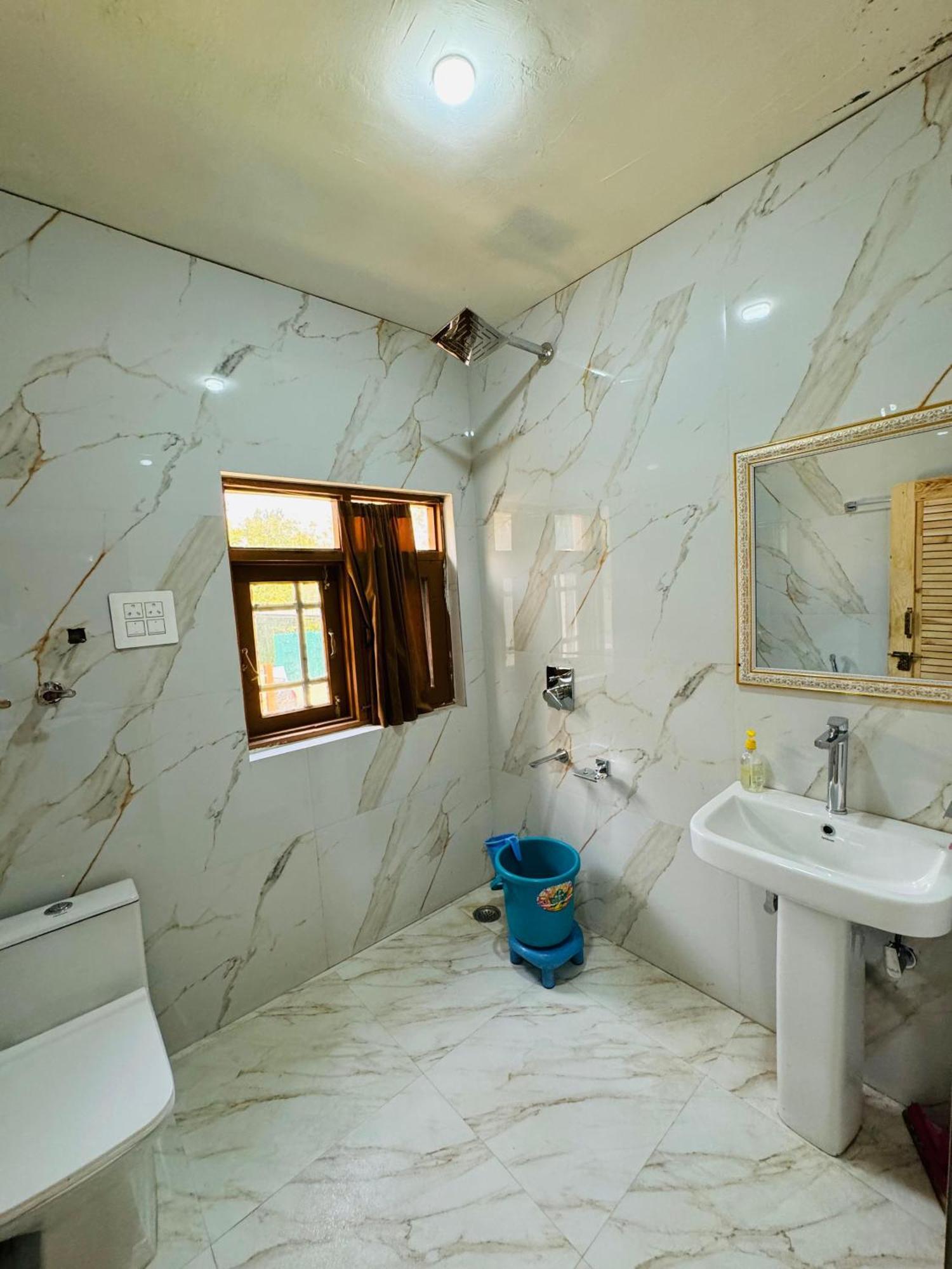 Frosty Mountain Resort Pahalgam Ngoại thất bức ảnh