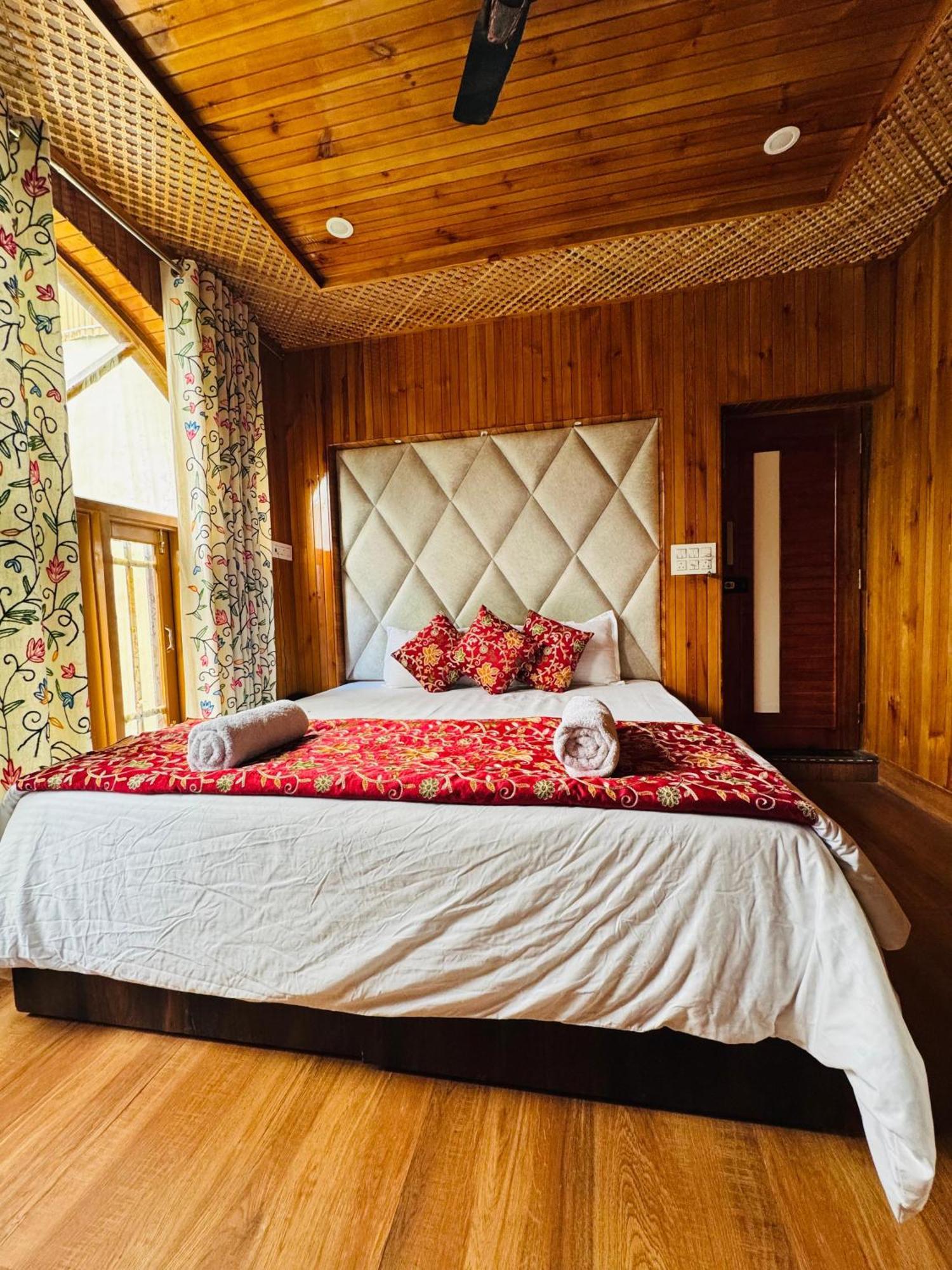 Frosty Mountain Resort Pahalgam Ngoại thất bức ảnh