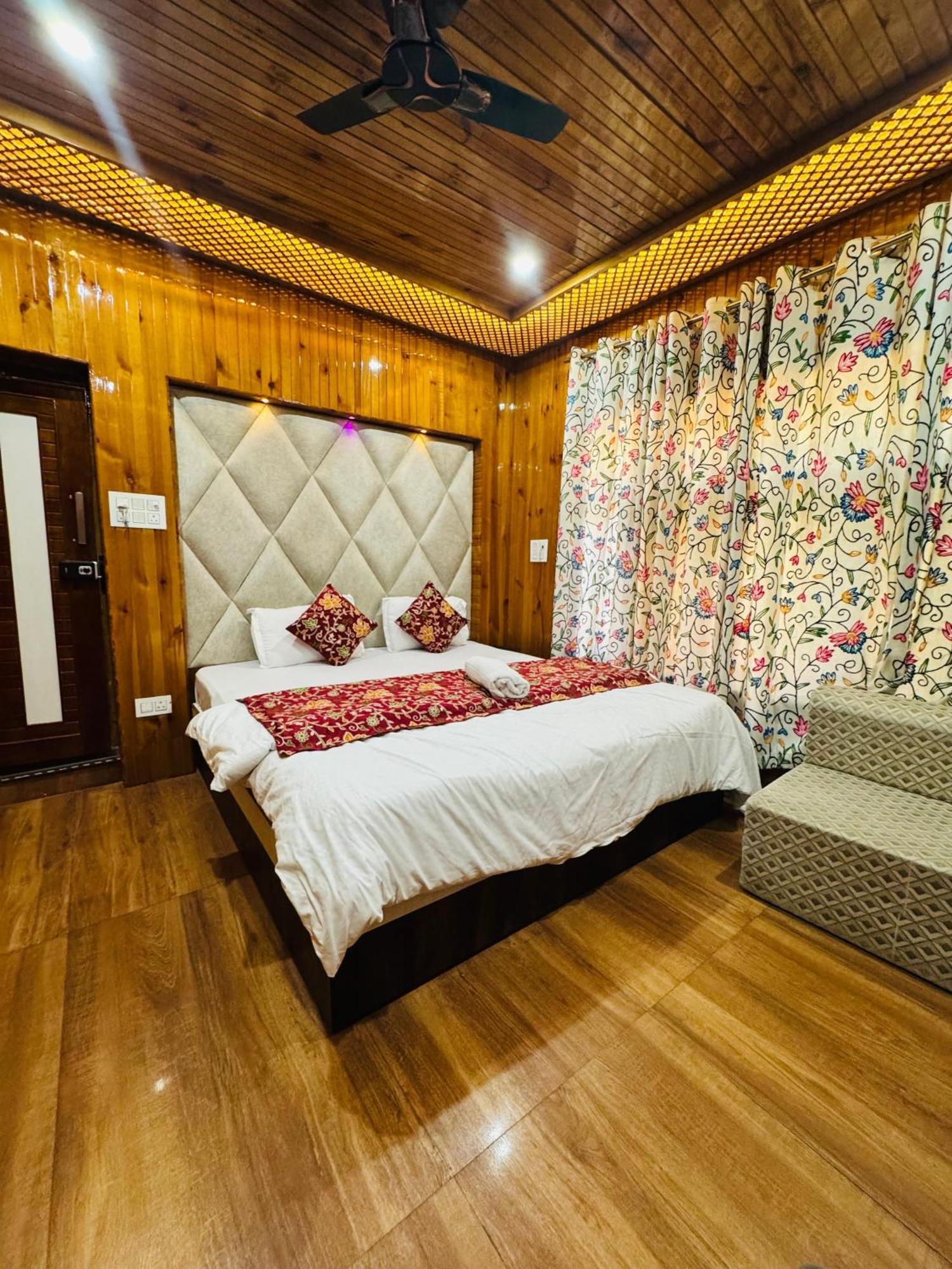 Frosty Mountain Resort Pahalgam Ngoại thất bức ảnh
